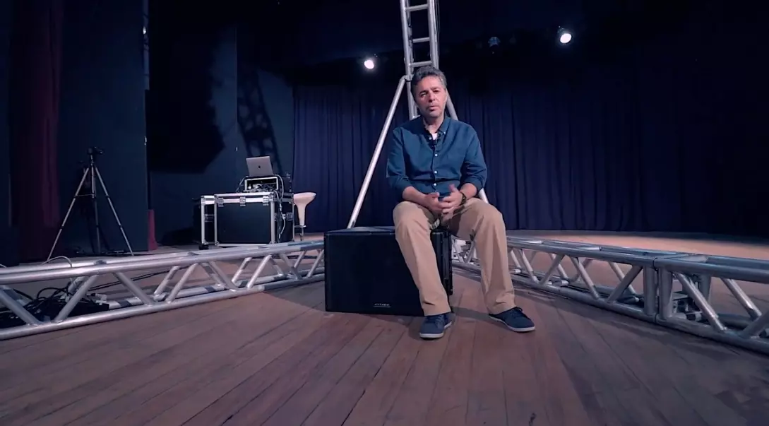 Alinhamento de subwoofer com via principal em aula prática